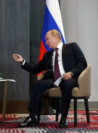 Ruský prezident Vladimir Putin a indický premiér Narendra Módí se účastní setkání na okraj summitu Šanghajské organizace pro spolupráci v uzbeckém Samarkandu.