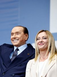 Pravicový blok, který tvoří strany Bratři Itálie Giorgie Meloniové, Liga Mattea Salviniho a Vzhůru Itálie Silvia Berlusconiho, uspořádal svůj závěrečný mítink v Římě