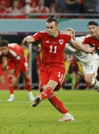 Gareth Bale proměňuje penaltu