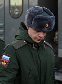 Ruští branci odjíždějí na frontu z nádraží v Omsku, 27. listopadu 2022