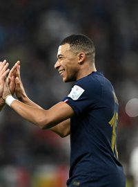 Olivier Giroud (vlevo) a Kylian Mbappé (vpravo) mají šanci na zisk Zlaté kopačky