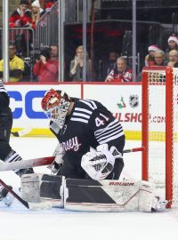 Hokejový brankář Vítek Vaněček zastavil v NHL všech 24 střel Chicaga, dovedl New Jersey k výhře 3:0 a byl vyhlášen nejlepším hráčem zápasu