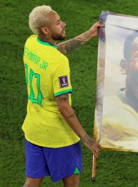 Brazilský tým v čele s Neymarem na mistrovství světa podpořil nemocného Pelého