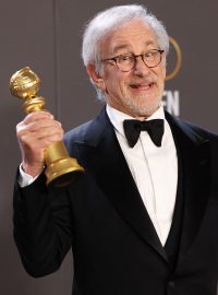 Steven Spielberg s cenami pro nejlepší filmové drama (Fabelmanovi) a nejlepšího režiséra