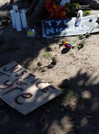 V Memphisu se v době zveřejnění videí ze zákroku shromáždila velká skupina protestujících, píše Reuters