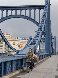 Pokud cyklisté s telefonem v ruce způsobí nehodu, mohou jít do vězení až na jeden rok