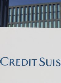 Logo u budovy banky Credit Suisse v Curychu