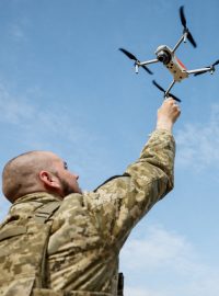 Drony hrají na obou stranách - u Ruska i Ukrajiny - důležitou roli ve válce (archivní foto)