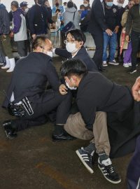 Japonský premiér Kišidu se stal terčem útoku. Podezřelého zadržela policie