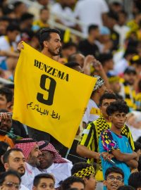 Fanoušci saúdského klubu Al-Ittihad vítají hvězdného Karima Benzemu