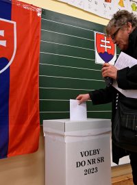 Na Slovensku lidé volí v předčasných parlamentních volbách