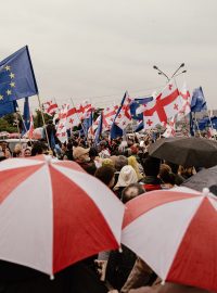 Demonstrace v Tbilisi na jaře 2024 proti přijetí „ruského zákona“