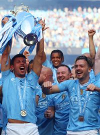 Fotbalisté Manchesteru City slaví čtvrtý titul v Premier League v řadě