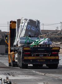 V posledních třech týdnech se tak většina pomoci do Gazy dostávala přes dva přechody na severu a také přes plovoucí molo postavené Spojenými státy