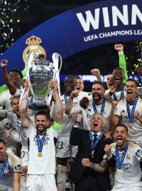 Fotbalisté Realu Madrid porazili ve finále Ligy mistrů Dortmund 2:0 a připsali si patnáctý triumf v soutěži, jímž vylepšili vlastní rekord.