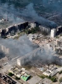 Pohled z dronu na město Vovčansk v Charkovské oblasti na Ukrajině