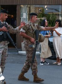 Vojáci libanonské armády zajišťují oblast poblíž velvyslanectví USA v Awkaru Libanon 5. června 2024