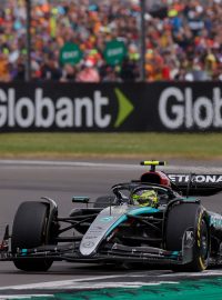 Vítězem Velké ceny Británie se stal pilot Mercedesu Lewis Hamilton