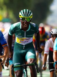 Biniam Girmay slaví třetí etapové vítězství na Tour de France