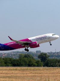 Letadlo společnosti Wizz Air startuje z mezinárodního letiště Ference Liszta v Budapešti,