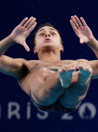 Kevin Alexander Munoz Heredia z Mexika skáče do vody ze tří metrů