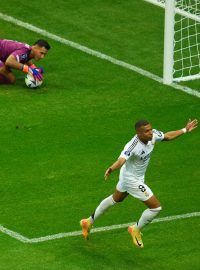 Kylian Mbappé slaví svůj premiérový gól v dresu Realu Madrid