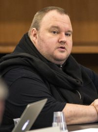 Německý technologický podnikatel Kim Dotcom během soudního slyšení v Aucklandu na Novém Zélandu (archivní foto, 2015)