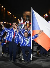 Česká výprava během zahajovacího ceremoniálu paralympijských her v Paříži