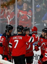 Hokejisté New Jersey Devils slaví druhé vítězství v Praze nad Buffalem Sabres