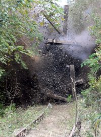 Odpálený úsek železnice na neupřesněném místě na jižní severokorejské hranici