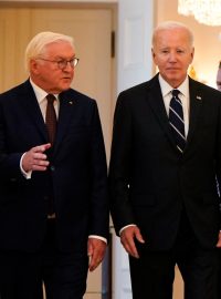 Německý prezident Frank-Walter Steinemier a jeho americký protějšek Joe Biden