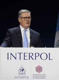 Britský premiér Keir Starmer na konferenci Interpol ve skotském Glasgow