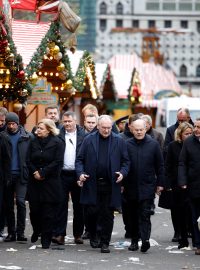 Německý kancléř Olaf Scholz, ministerský předseda Saska-Anhaltska Reiner Haseloff a německá ministryně vnitra Nancy Faeserová navštěvují Magdeburk