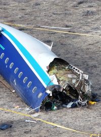 Záběry z dronu na záchranné práce u zříceného letadla