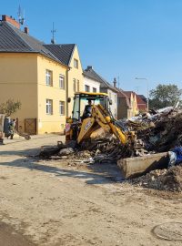 Hromada odpadu na Vojanově ulici v Opavě