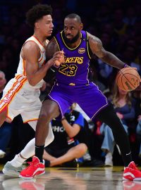 Lebron James ve vítězném duelu proti Atlantě zaznamenal v dresu Los Angeles Lakers 30 bodů