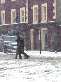 Meteorologická služba uvedla, že zimní bouře mohou zasáhnout území od Kansasu a Missouri po New Jersey na východě