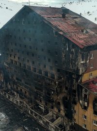 Hotel v lyžařském středisku Kartalkaya po požáru