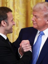 Americký prezident Donald Trump a francouzský prezident Emmanuel Macron v den tiskové konference v Bílém domě ve Washingtonu, 24. února 2025