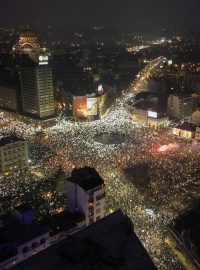 Protestu se podle organizace Arhiv javnih skupova mohlo zúčastnit přes 300 tisíc lidí