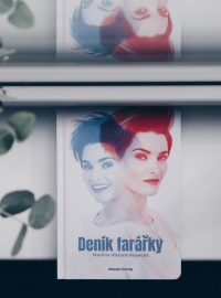 Obálka knihy Deník farářky od Martiny Viktorie Kopecké