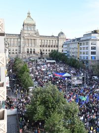 Oproti třem předchozím protestům, které se konaly vždy v pondělí a vrcholily na Staroměstském náměstí, se akce přesunula na Václavské náměstí