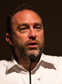 Zakladatel internetové encyklopedie Wikipedia Jimmy Wales v roce 2013