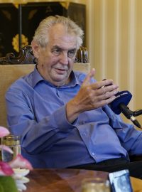 Prezident Miloš Zeman během natáčení rozhovoru pro 20 minut Radiožurnálu