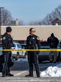 Američtí policisté na místě střelby