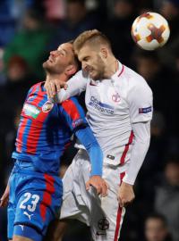 Marek Bakoš v souboji s FCSB