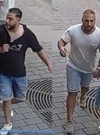 Pražští kriminalisté hledají skupinu sedmi mužů, zřejmě cizinců, kteří brutálně napadli číšníka.
