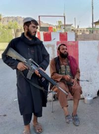 Bojovníci Tálibánu ve městě Farah, Afghánistán