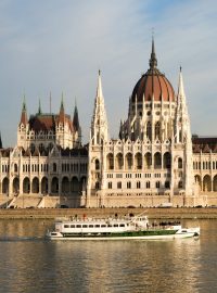 Parlament v Budapešti patří k turisty nejfotografovanějším památkám