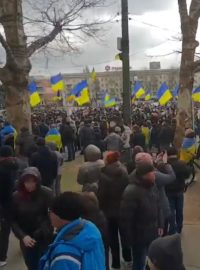 V jihoukrajinském Chersonu se účastní protestů tisíce lidí